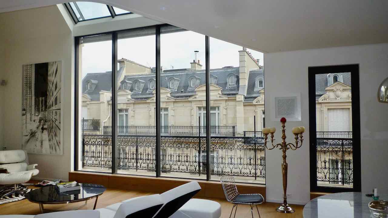 MON Paris-fenêtre-minimaliste-coulissante-SkyFrame%20–%20Version%202